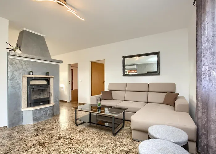 Διαμέρισμα Lenny Galižana