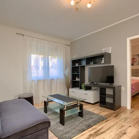 Apartment Lenny
