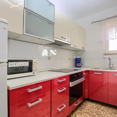 Lenny Apartment *